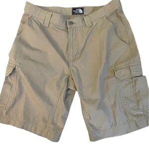 ❤️ Great Deal❤️ Men’s North Face Cargo Shorts, Tan color, Size 34!